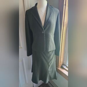 Elegant Green Skirt Suit